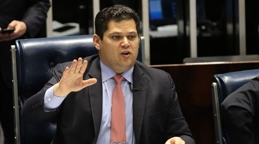 إصابة رئيس مجلس الشيوخ في البرازيل بفيروس كورونا