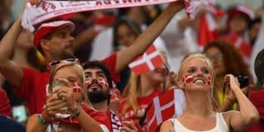 الدوري الدنماركي يستأنف نشاطه بجماهير افتراضية وشاشات عرض لمتفرجين في سياراتهم