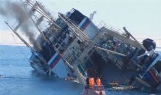 إعلام: غرق سفينة إيرانية في المياه الإقليمية العراقية وانتشال 4 أشخاص من طاقمها