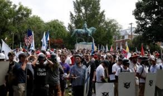 مكسيكيون يتظاهرون ويرشقون السفارة الأمريكية في العاصمة مكسيكو بالحجارة تنديدا بعنف الشرطة