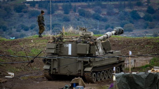 أنباء عن انفجارات على حدود سوريا وإصابة مركبة على الجانب الإسرائيلي بشظايا دون وقوع إصابات