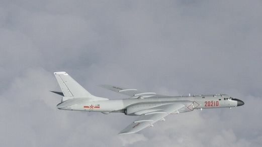 القاذفات الصينية تتمرن على الحرب في بحر الصين الجنوبي