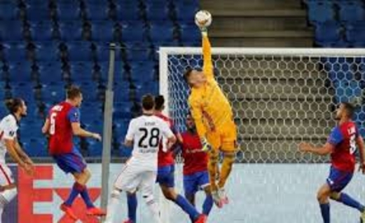 بازل السويسري يفوز على فرانكفورت الألماني ويتأهل لدور الثمانية بالدوري الأوروبي