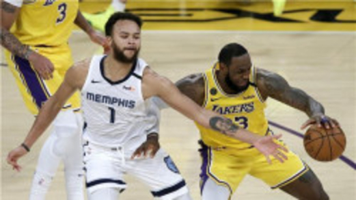 ليكرز يتغلب على تريل بليزرز في دوري كرة السلة الأمريكي