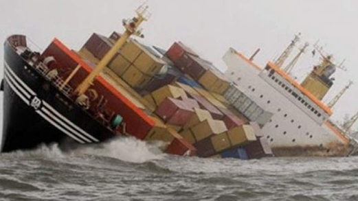 إنقلاب سفينة شحن على متنها 43 شخصاً قبالة اليابان