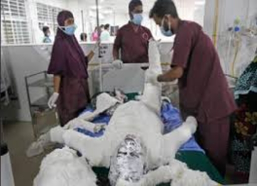 مقتل 11 شخصًا وإصابة العشرات في انفجار هائل داخل أحد المساجد بعد صلاة العشاء في محيط العاصمة بنجلاديش