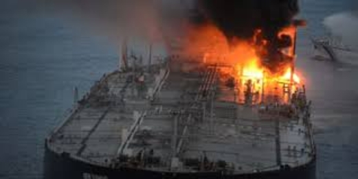 السيطرة على حريق ناقلة نفط قبالة سواحل سريلانكا