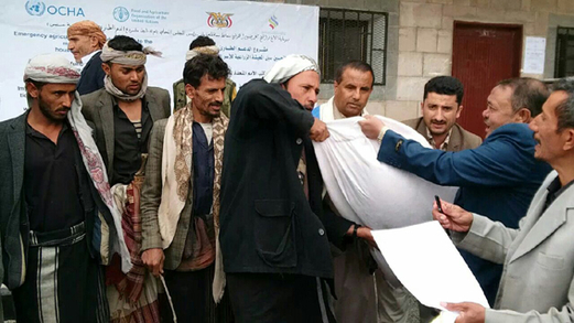ذمار.. توزيع بذور محسنة للمزارعين في مديرية ميفعة عنس