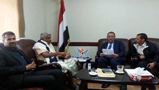 وزير المياه والبيئة يناقش جهود الإصحاح البيئي في محافظة الحديدة