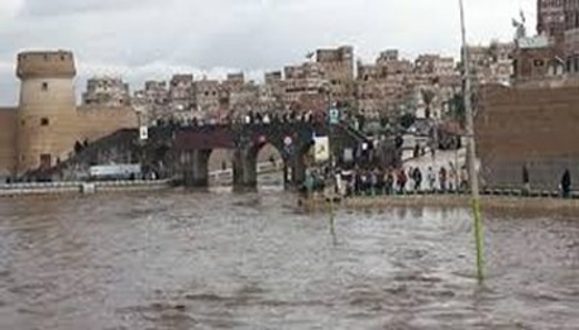 الدفاع المدني يحذر من العبور في السائلة جراء الامطار الغزيرة