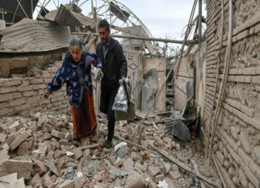 12 قتيلا في قصف عنيف على مدينة “كنجه” بأذربيجان.. اتهامات باستخدام صواريخ “سكود” لقصف المدنيين والهدنة تتلاشى