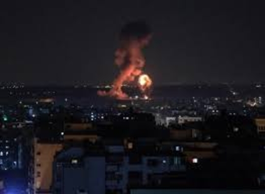 الطيران الإسرائيلي يقصف مدرسة في ريف القنيطرة الشمالي