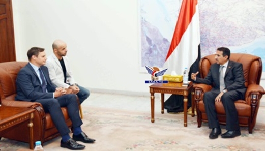 نائب رئيس الوزراء لشئون الأمن والدفاع يلتقي المدير الإقليمي للجنة الدولي للصليب الأحمر