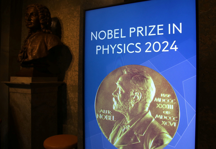 فوز العالمان هوبفيلد وهينتون بجائزة نوبل في الفيزياء لعام 2024