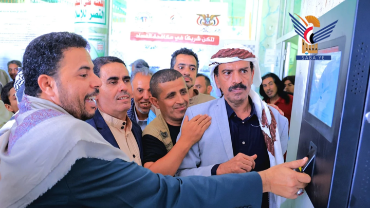 نائب وزير الشباب والرياضة يُدشن نظام البصمة في ديوان عام الوزارة