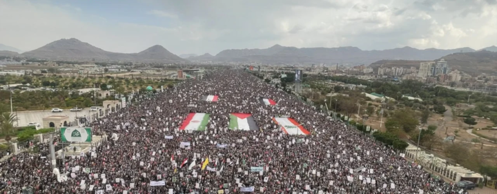 اليمن: المسيرات المليونية تفوض السيد الحوثي باتخاذ كل القرارات المناسبة لحماية البلاد