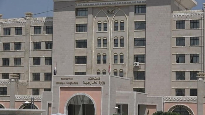 حكومة صنعاء تدين مجزرة دير البلح: على واشنطن وقف دعمها الأعمى للاحتلال