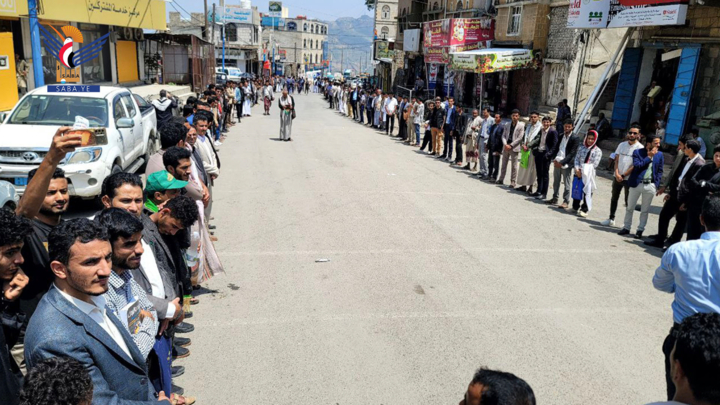مسيرات ووقفات في المحافظات الحُرة تنديدًا بجرائم الإبادة والتجويع في غزة​ 