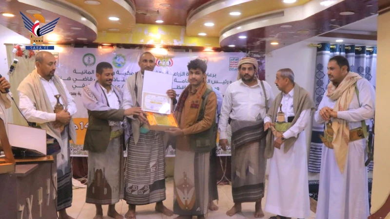 محافظ الحديدة يُدّشن موسم تصدير المانجو للعام 1447هـ