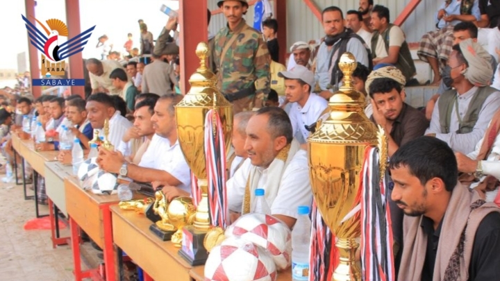 محافظ الحديدة يُكّرم أبطال دوري الشهيد رضوان الرباعي لكرة القدم بباجل