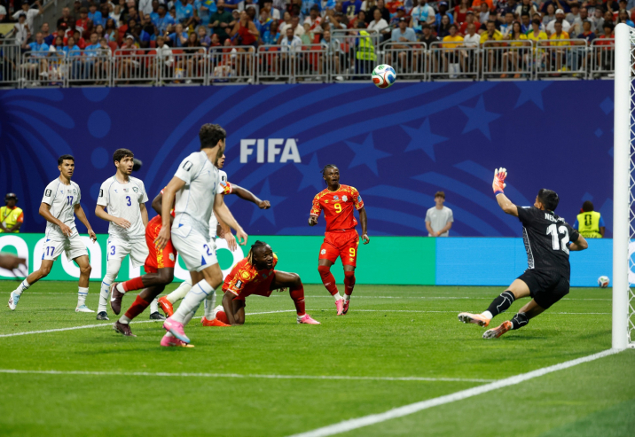 الكونغو الديمقراطية تفوز على أوزبكستان 3-1 وتبلغ دور الـ32 بكأس العالم للمرة الأولى