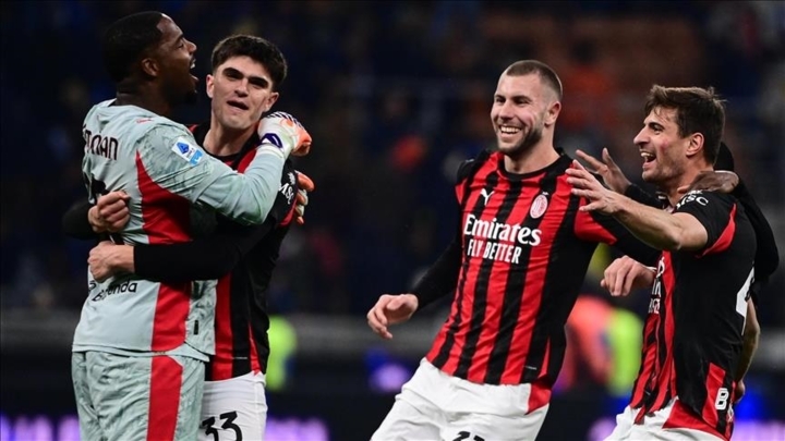 ميلان يفوز بصعوبة على تورينو ويواصل ملاحقة الإنتر في صدارة الدوري الإيطالي