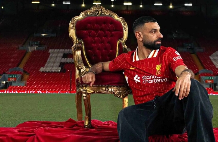 ليفربول الإنجليزي يجدد عقد لاعبه محمد صلاح لموسمين قادمين