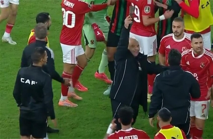 اشتباكات بين لاعبي الأهلي المصري والجيش الملكي المغربي في دوري أبطال إفريقيا 