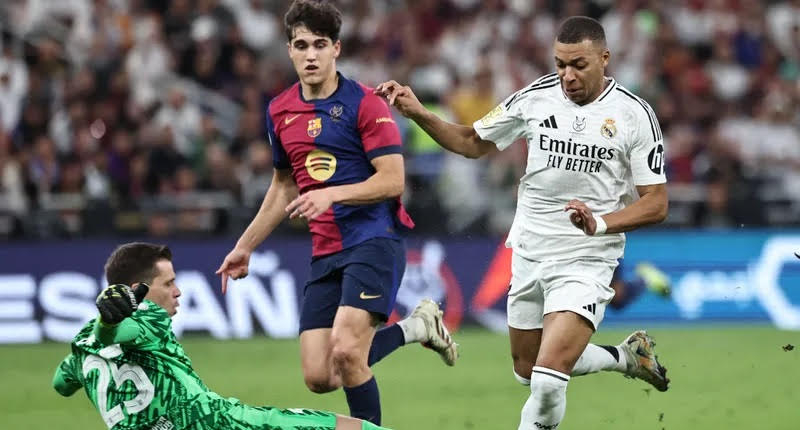 الدوري الإسباني.. برشلونة يواجه ريال مدريد في قمة الجولة الـ 35 غدا الأحد 
