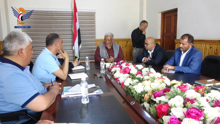 وزير الشؤون الاجتماعية يناقش مع المدير القطري لمنظمة الهانديكاب في اليمن