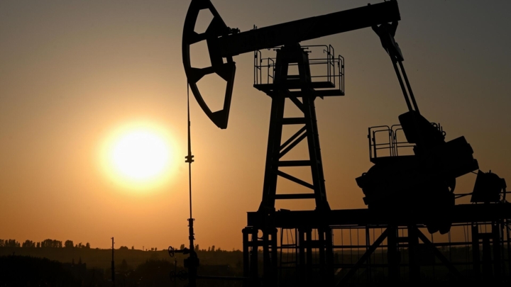 الشركات الهندية تواصل شراء النفط الروسي رغم تهديد واشنطن