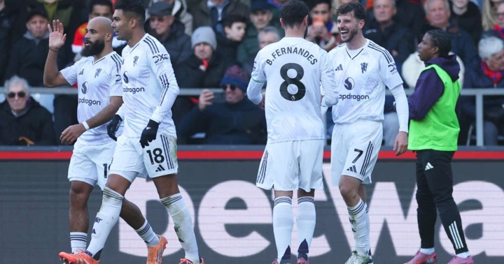 مانشستر يونايتد يفوز على كريستال بالاس وليفربول على وست هام بالدوري الإنجليزي
