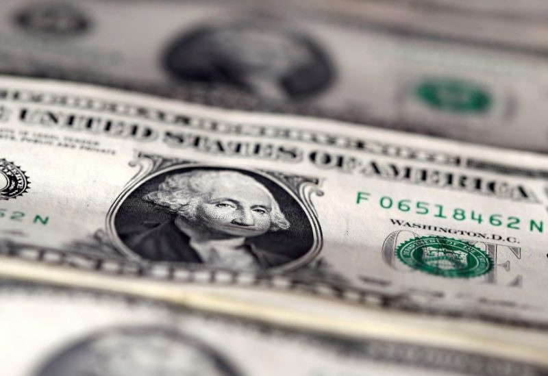 الدولار يتراجع مع توتر الأسواق وتقلص التوقعات برفع الفائدة الأمريكية