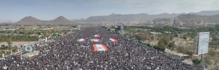 مسيرات مليونية في اليمن: نبارك لإيران وحزب الله ومحور المقاومة الانتصار التاريخي