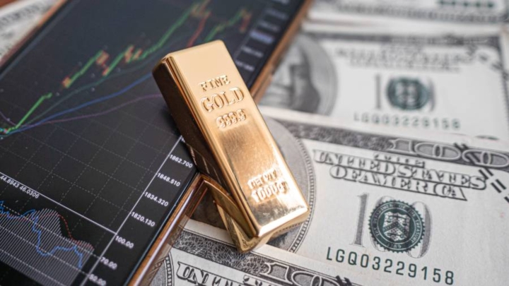 صعود أسعار الذهب مدعومة بتراجع الدولار