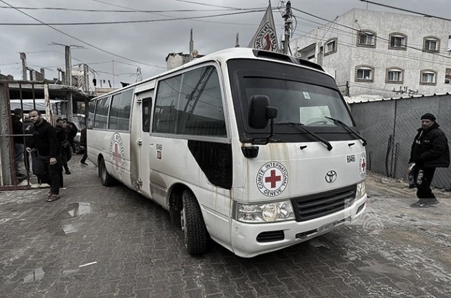 وصول 60 أسيراً محرراً إلى قطاع غزة بعد الإفراج عنهم من سجن “عوفر” الصهيوني