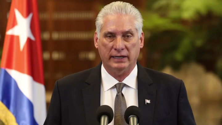 الرئيس الكوبي يشدد على ضرورة امتلاك الجاهزية الدفاعية كأفضل وسيلة لتجنب أي عدوان
