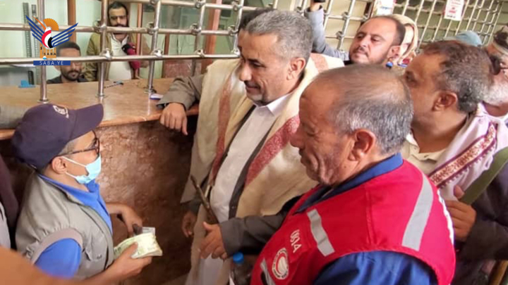 توزيع مساعدات نقدية للأسر الأشد احتياجا في المحويت 