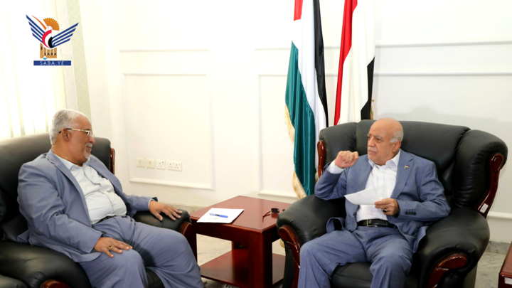 رئيس مجلس الوزراء يناقش مع باجعالة جوانب التمكين الاقتصادي لذوي الإعاقة