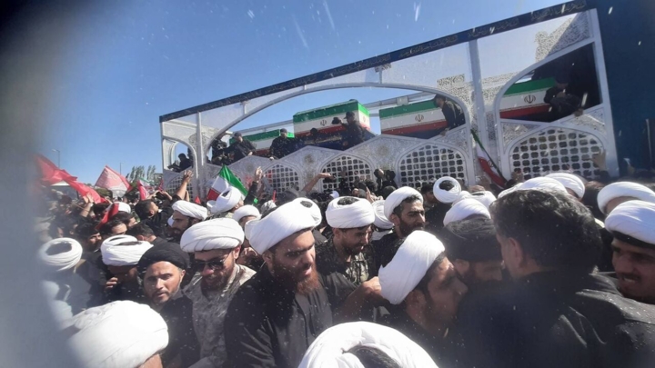 بدء مراسم تشييع جثمان الشهيد السيد الخامنئي في مشهد