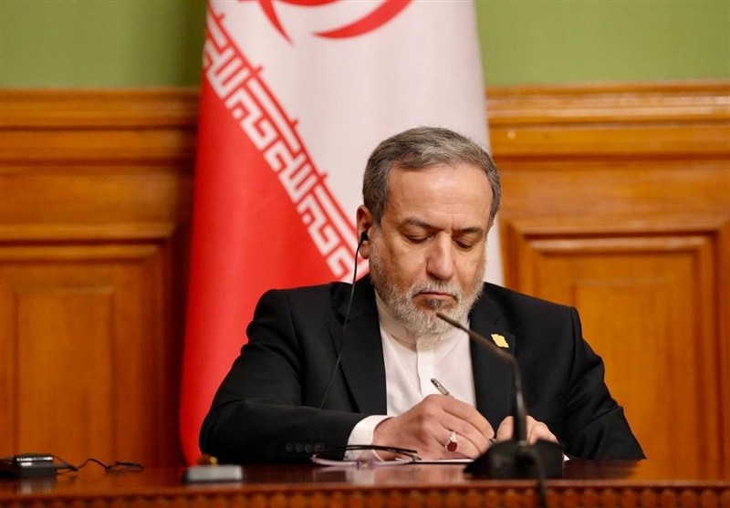 وزير الخارجية الإيراني وسلطان عمان يناقشان الوضع في المنطقة