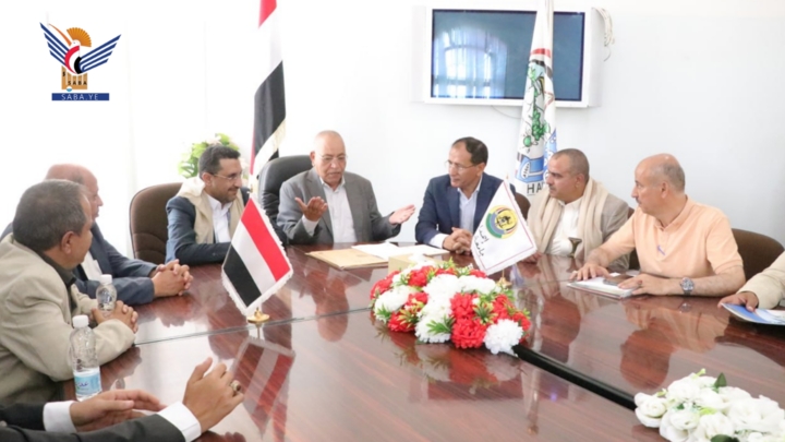 مناقشة تعزيز الشراكة بين وزارة الاتصالات وجامعة ذمار