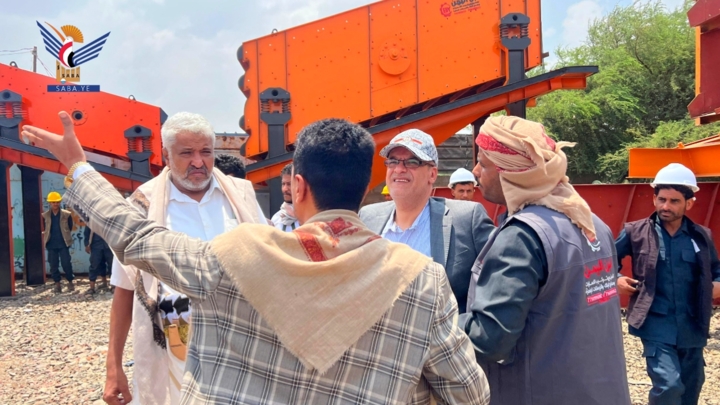 وزيرا الاقتصاد والنقل يزوران مصنع إنتاج الكسارات وخطوط إنتاج الخرسانة