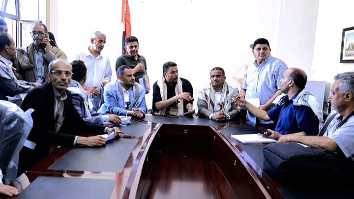 نائب وزير الشباب يلتقي عددًا من منتسبي الأندية والاتحادات