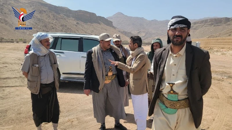 القائم بأعمال وزير الاقتصاد يزور مصنعًا قيد الإنشاء في صعدة