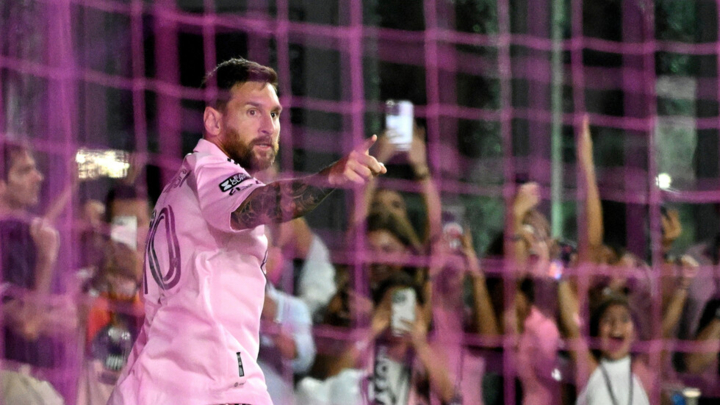 ميسي يتألق بهدفين ويقود إنتر ميامي إلى نهائي كأس الرابطتين
