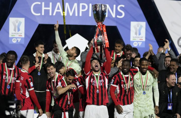 ميلان يتوج بكاس السوبر الايطالي بعد تغلبه على إنتر 