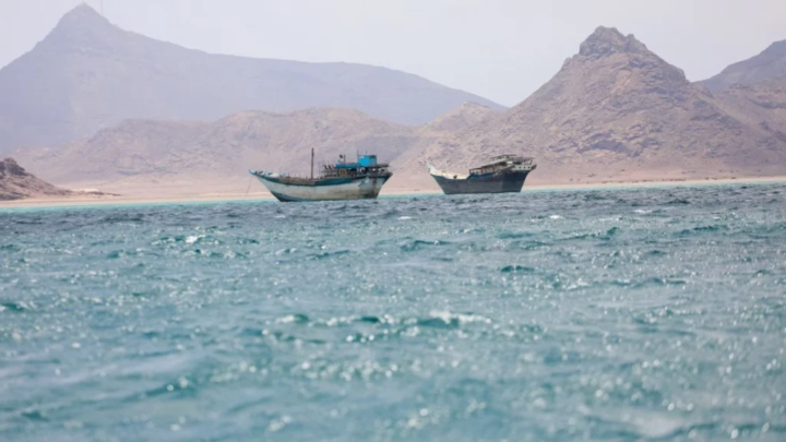 صمتَ دهراً ونطقَ كُفراً