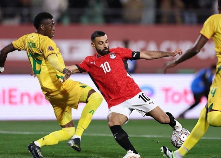 منتخب مصر أول المتأهلين لثمن نهائي أمم أفريقيا بفوز صعب على جنوب أفريقيا