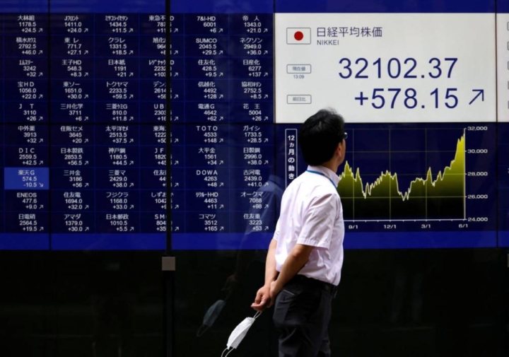 ارتفاع أسهم اليابان 2% بعد مكاسب وول ستريت.. واستقرار الين بفضل توقعات رفع الفائدة باليابان